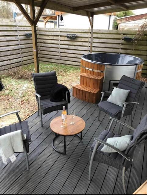 Hottub Forest Chalet Op De Veluwe! بوتِنْ المظهر الخارجي الصورة