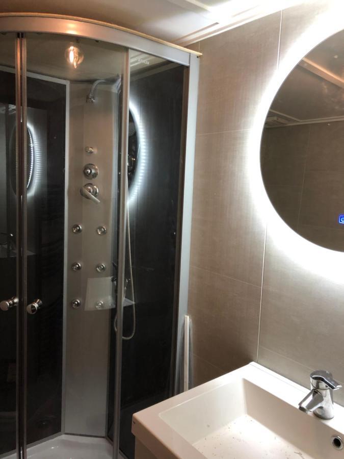 Hottub Forest Chalet Op De Veluwe! بوتِنْ المظهر الخارجي الصورة